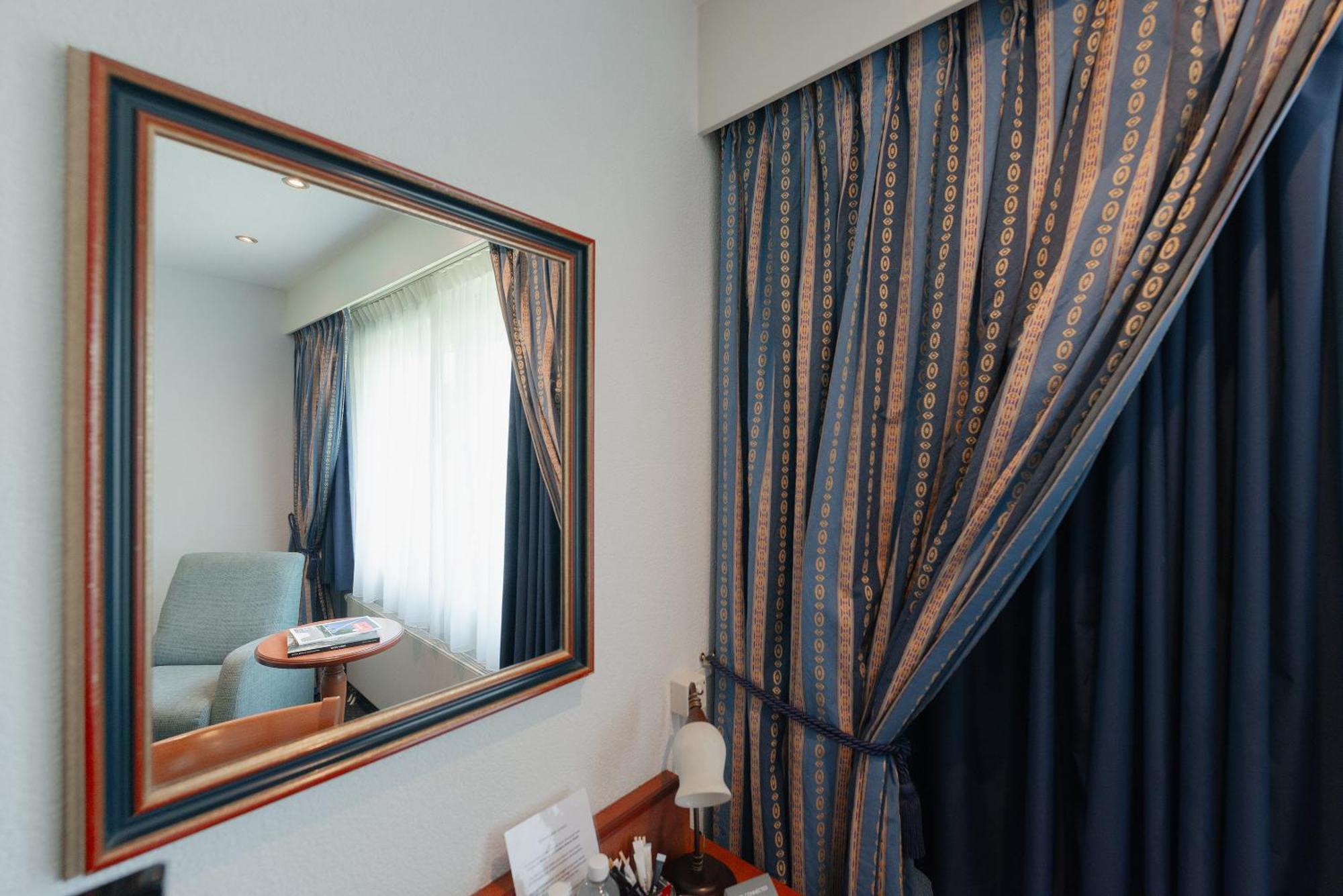 Boutique Hotel Herbergh Amsterdam Airport Free Parking Badhoevedorp Ngoại thất bức ảnh